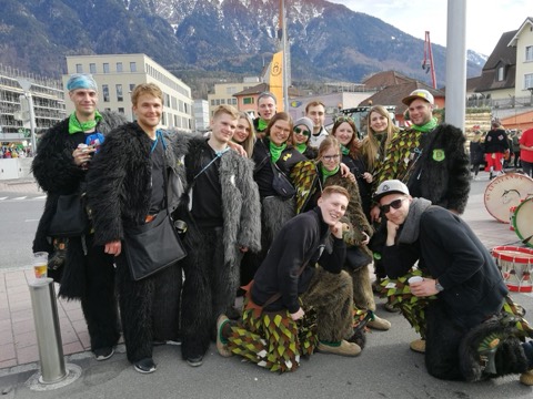 Moorgeischder im Häs beim Narrenumzug in Schaan, Liechtenstein 2019