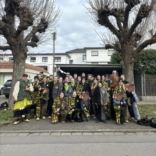 Instagram-Beitrag der Moorgeischder: Gruppenbild im Häs